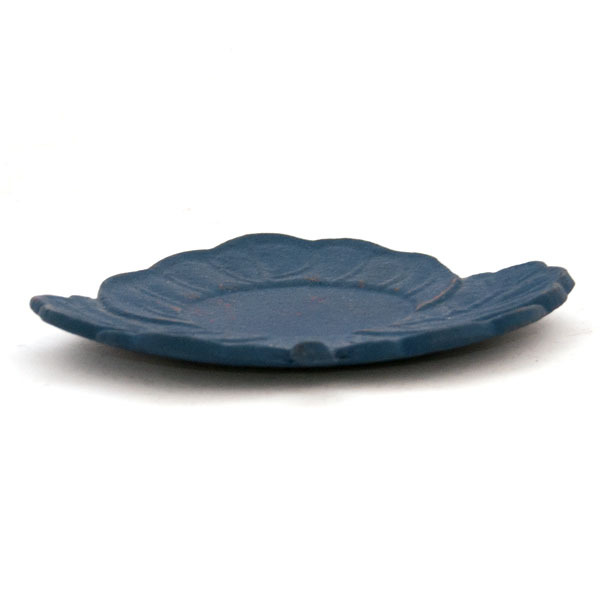 Untertasse aus Gußeisen -Blatt-, blau, 11x10.5cm